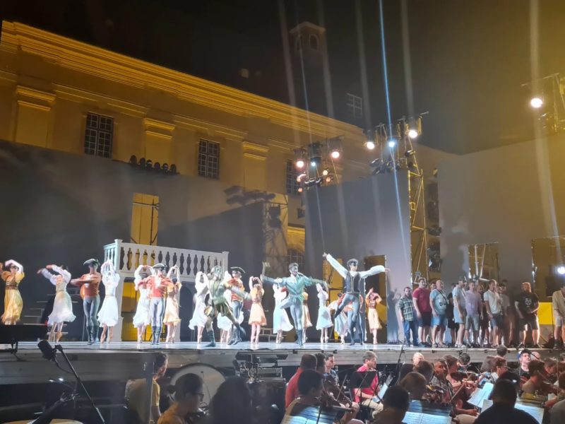 „Rigoletto”, cea mai nouă şi provocatoare montare – premiera joi seara, în Piaţa Mare din Sibiu
