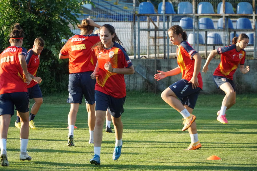 Ministerul Educaţiei anunţă înfiinţarea a noi clase de fotbal pentru fete în cinci licee cu program sportiv