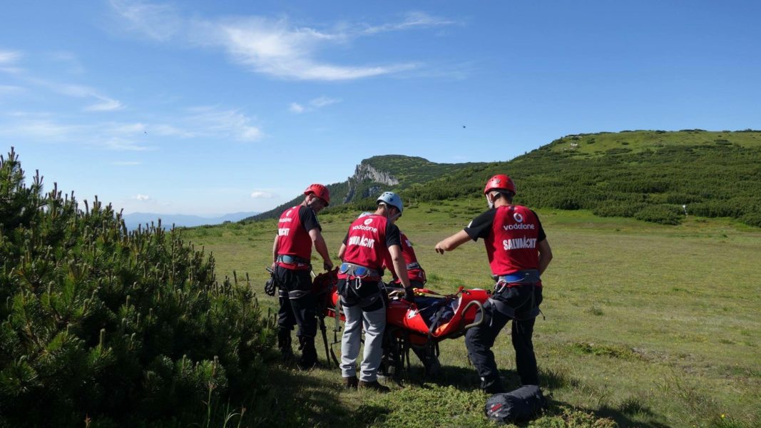 Opt turişti salvaţi de pe munte, în Bucegi, după aproape 10 ore de căutări