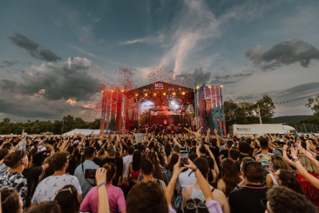 Peste 100.000 de participanți, la festivalul Vibe, de la Târgu Mureș