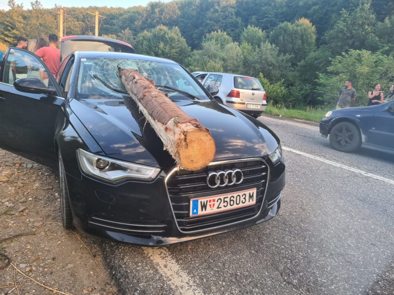 Nereguli depistate în urma accidentului rutier produs ieri în județul Brașov