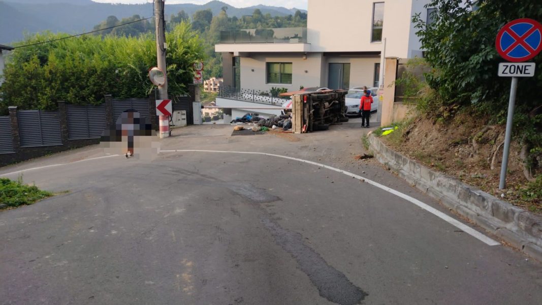 Accident în mun. Brașov. Trei autovehicule avariate