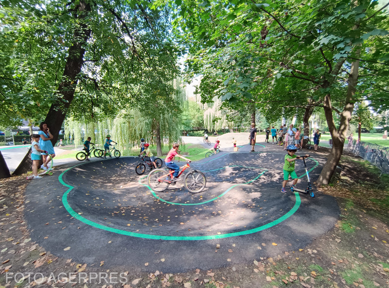Prima pistă de pumptrack din judeţul Harghita, inaugurată în Parcul Central din Miercurea-Ciuc