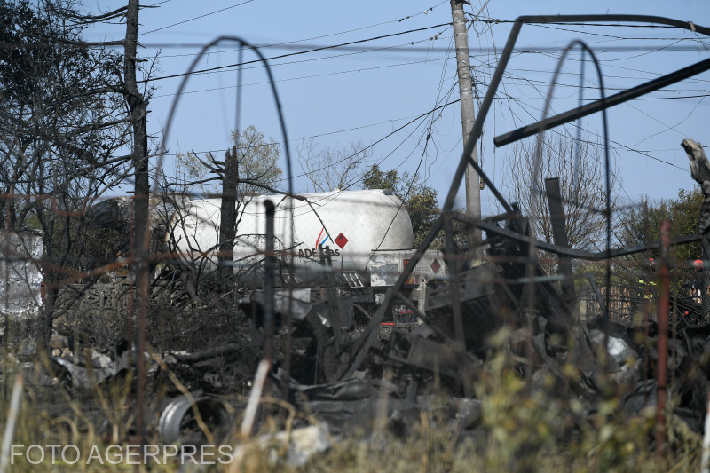 Primele probe prelevate de la locul exploziilor de la Crevedia au ajuns la experţii din Petroşani