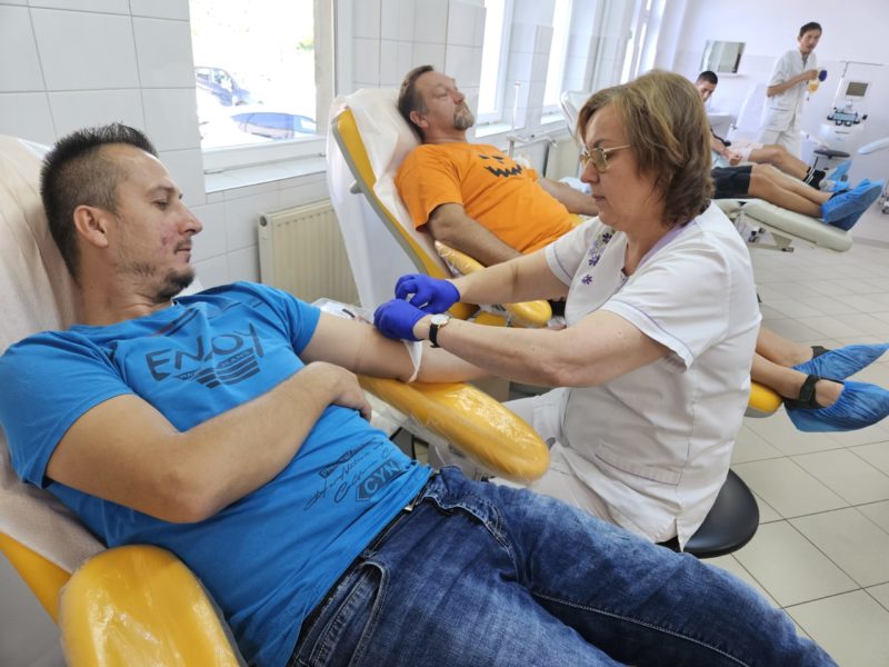 Zeci de mureșeni vin să doneze sânge pentru răniții de la Crevedia