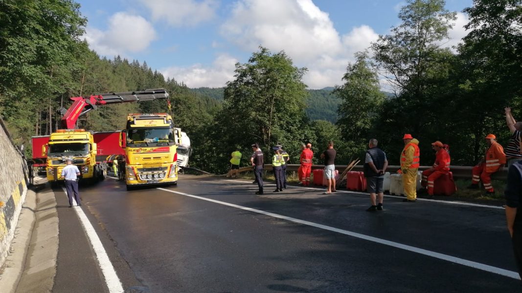 Trafic oprit pe DN1, în județul Brașov, din cauza unui accident