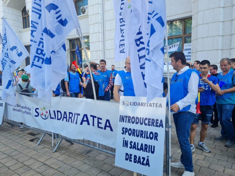 Peste 500 de angajaţi din sistemul penitenciar au protestat azi la Bucureşti