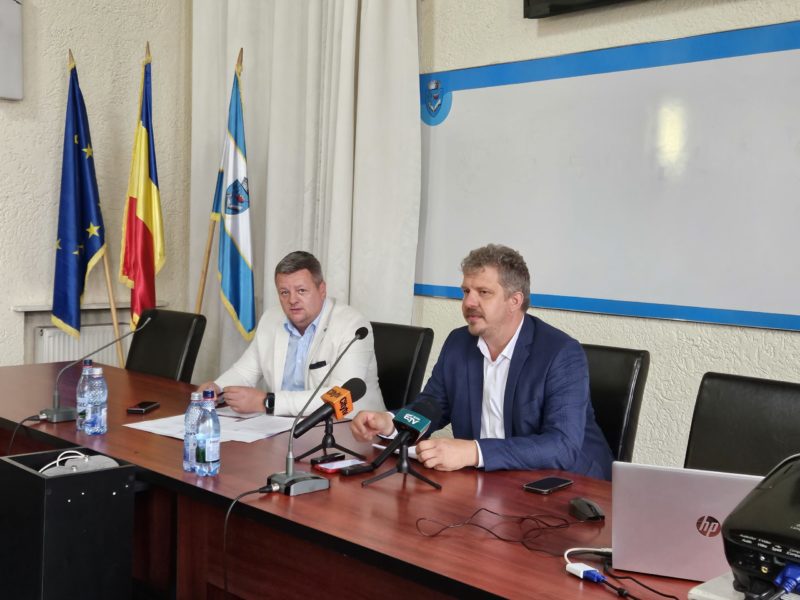 Primăria Târgu Mureș renovează curțile școlilor. Este încurajată deschiderea lor pentru elevi Primăria Târgu Mureș renovează curțile școlilor. Este încurajată deschiderea lor pentru elevi