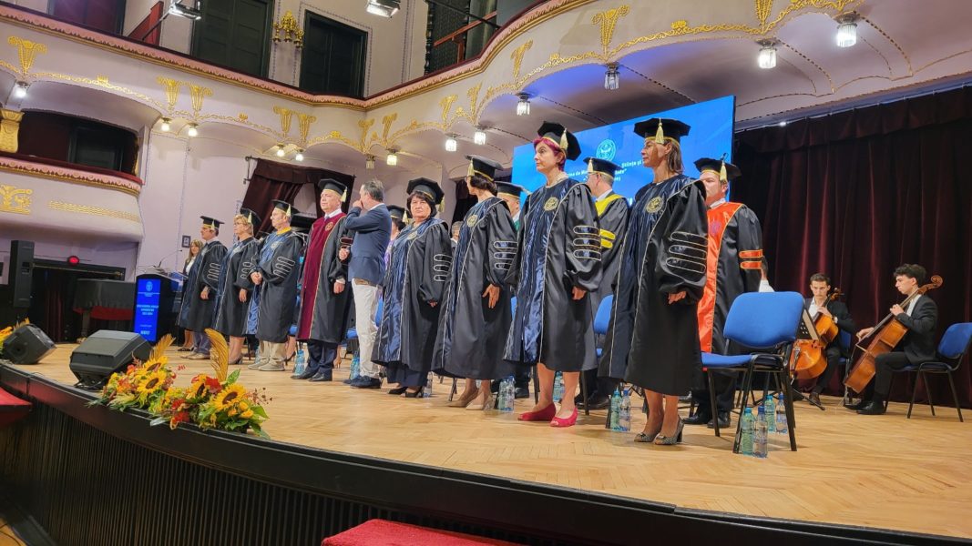 Start de nou an universitar la UMFST Târgu Mureş Start de nou an universitar la UMFST Târgu Mureş