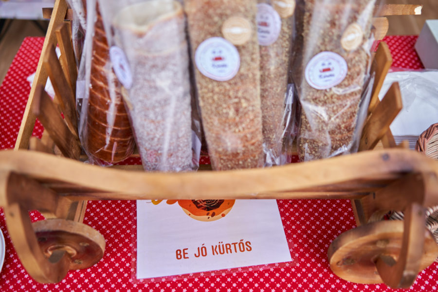 Octombrie aduce Festivalul Kürtőskalács-ului la Sf. Gheorghe