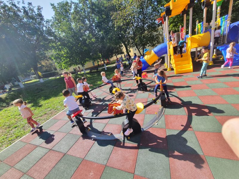 Copilării, cu Veronica Ilie – Inaugurare parc de joacă la Grădinița Albinuța Copilării, cu Veronica Ilie – Inaugurare parc de joacă la Grădinița Albinuța