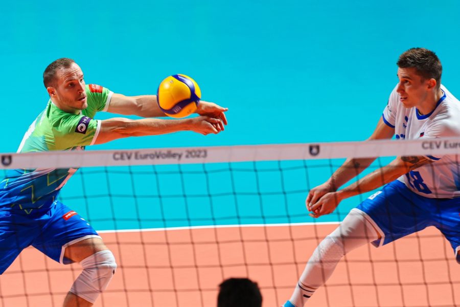 Joi se stabilesc finalistele Campionatului European de Volei