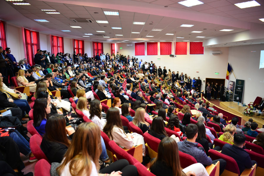 Astăzi începe noul an universitar