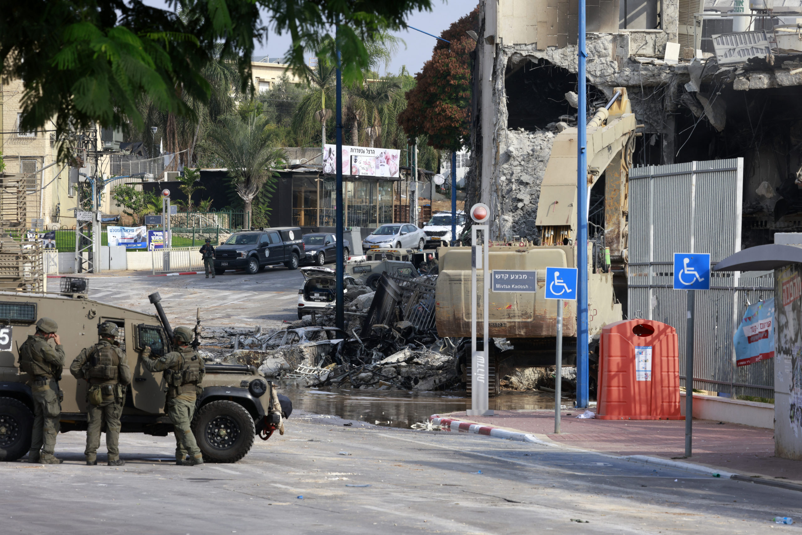 O persoană cu dublă cetăţenie israeliană şi română, cu domiciliul în Israel, este ostatică în Fâşia Gaza