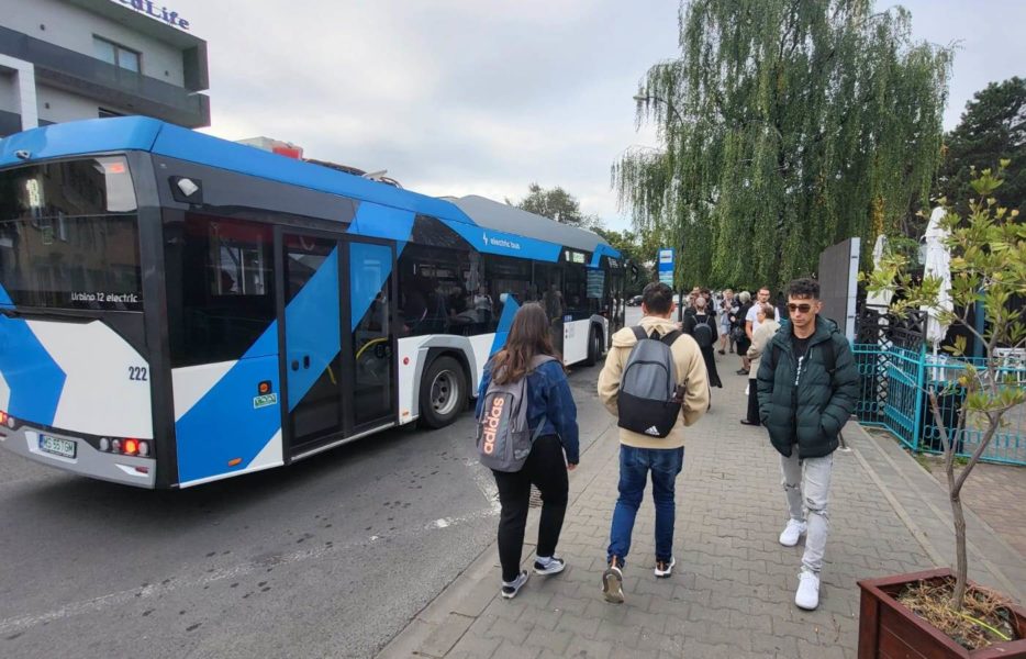 Autobuzele din Târgu Mureş circulă cu o frecvenţă mai mare