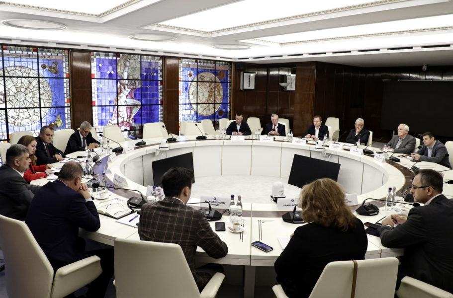 Consultări între sindicatele din învățământ și reprezentanții Ministerului Educației