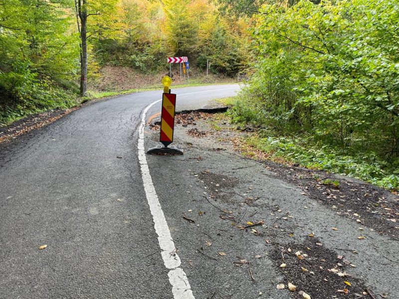 Azi încep lucrările la drumul spre stațiunea Șugaș Băi