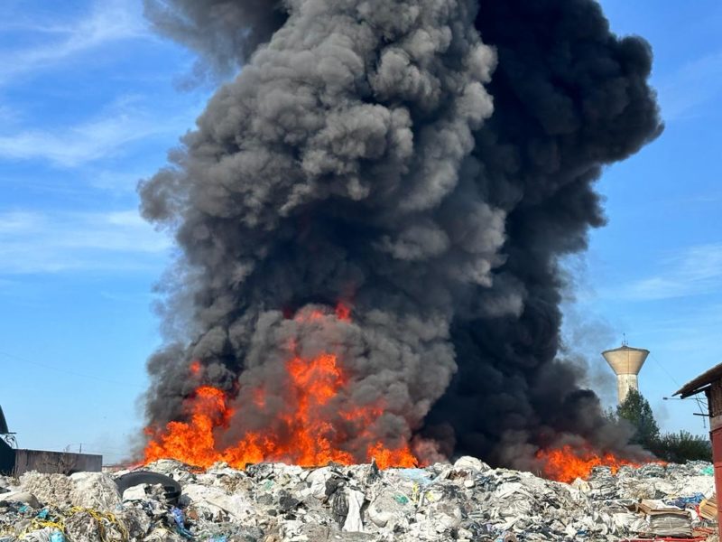 Incendiu de mase plastice la Ungheni