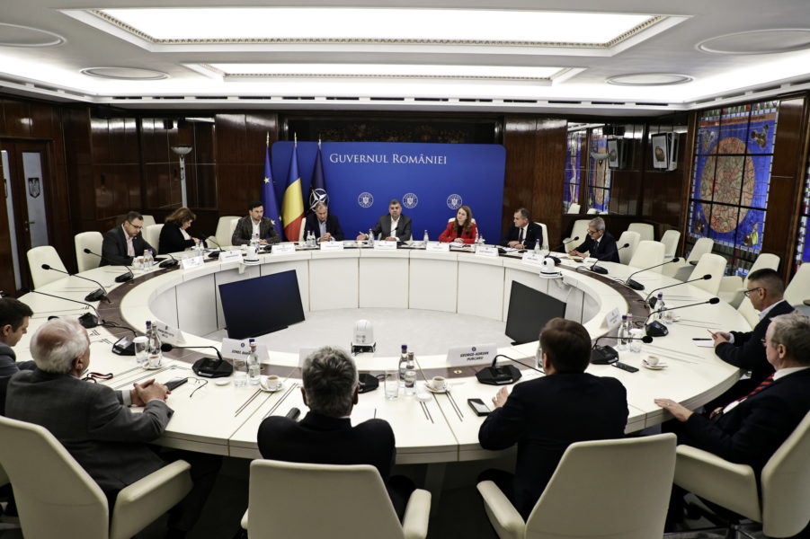 Consultări între reprezentanţii Guvernului şi cei ai sindicatelor din educaţie