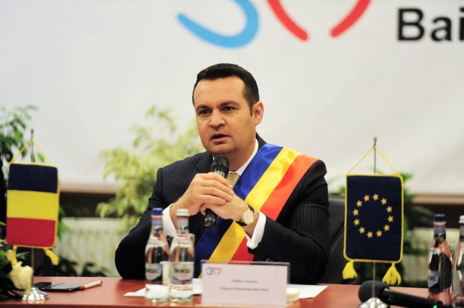 Primarul din Baia Mare a fugit din țară cu actele unei rude Primarul din Baia Mare a fugit din țară cu actele unei rude