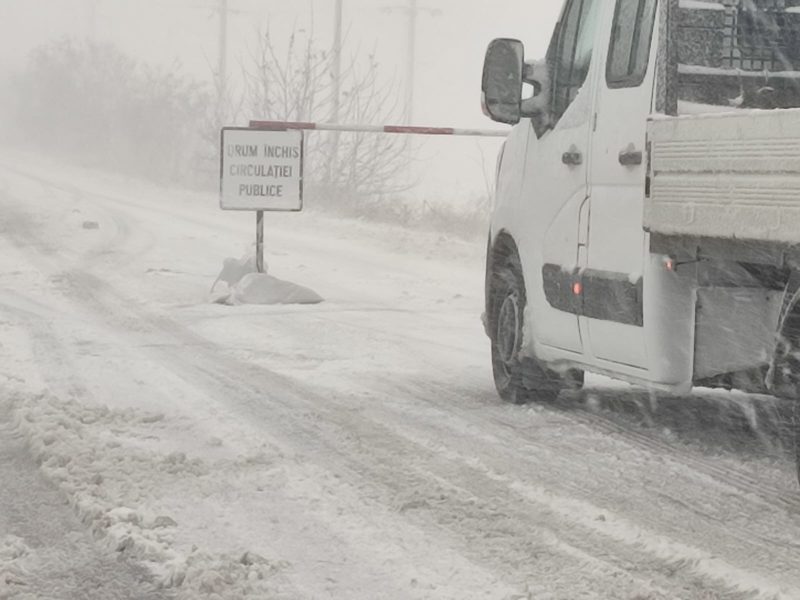 Drumul judeţean care duce spre Cota 1.400 din Sinaia a fost închis Drumul judeţean care duce spre Cota 1.400 din Sinaia a fost închis