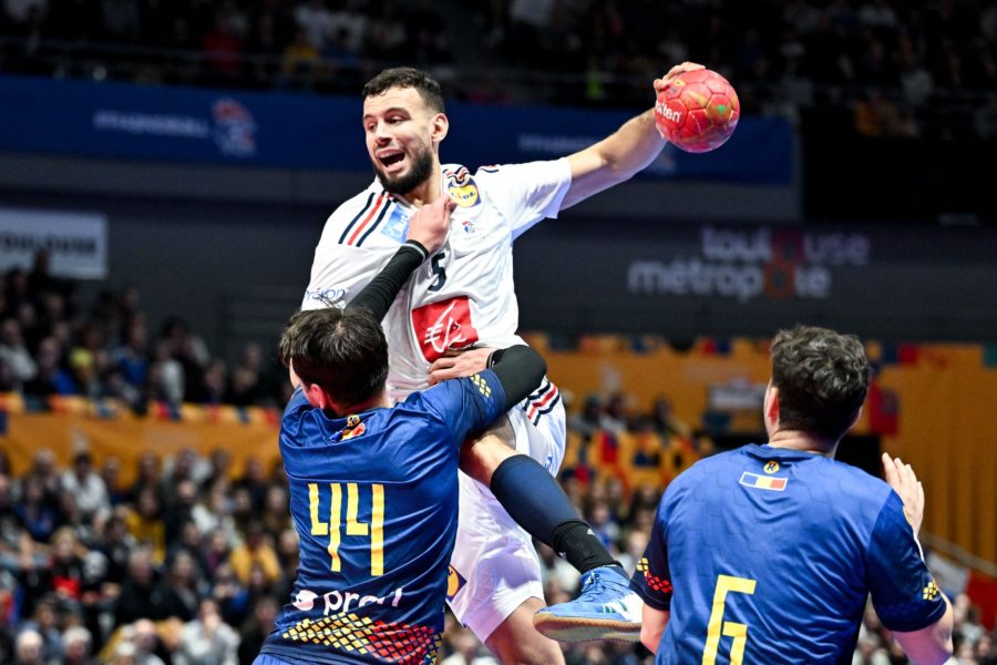 Handbaliștii tricolori, înfrângere în fața campionilor olimpici