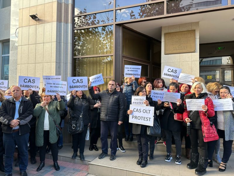Angajații Caselor de Asigurări de Sănătate din toată țara continuă protestele