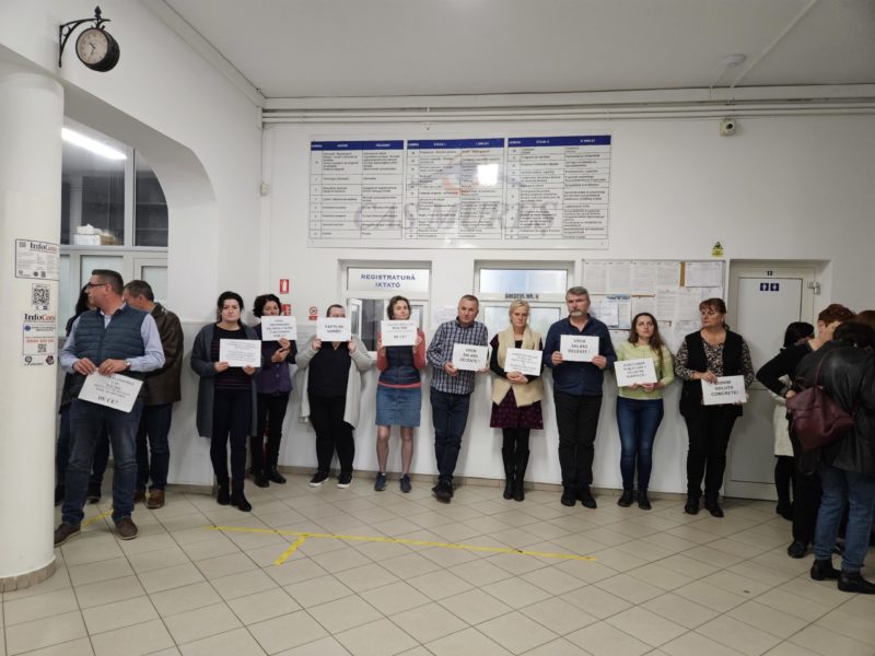 Greva angajaților din CAS se încheie, după aprobarea creșterilor salariale