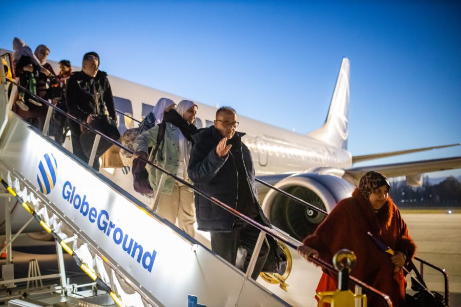 MAE: 86 de cetăţeni români şi membri de familie, evacuaţi din Fâşia Gaza, au ajuns în România
