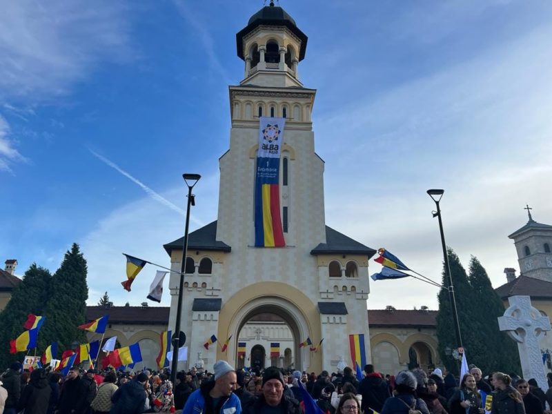 Manifestările dedicate Zilei Naţionale au început încă de la primele ore ale dimineţii şi la Alba Iulia