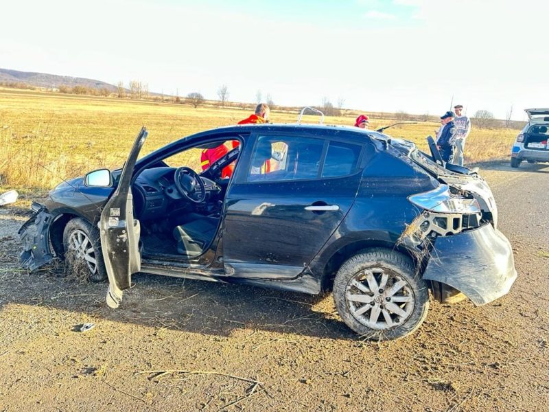 Autovehicul răsturnat, în apropiere de Codlea