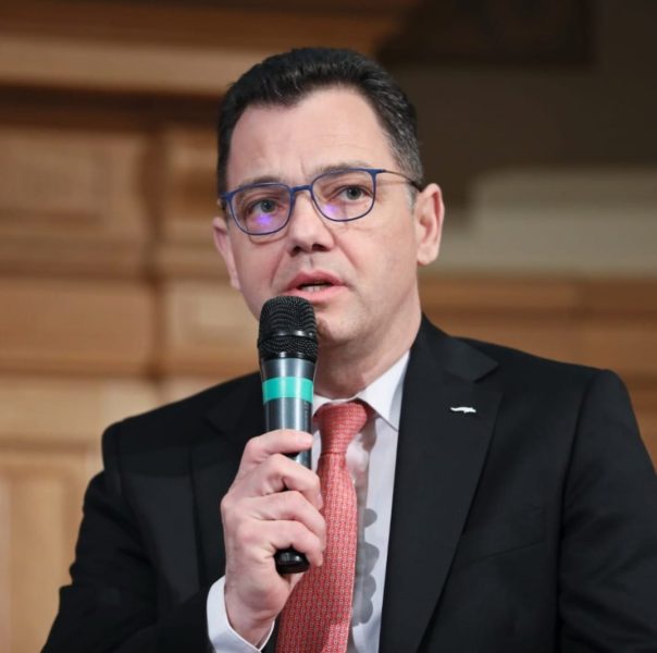 Guvernul a adoptat în şedinţa de astăzi, o ordonanţă de urgenţă care vine să completeze legislaţia privind funcţionarea staţiilor de tip GPL