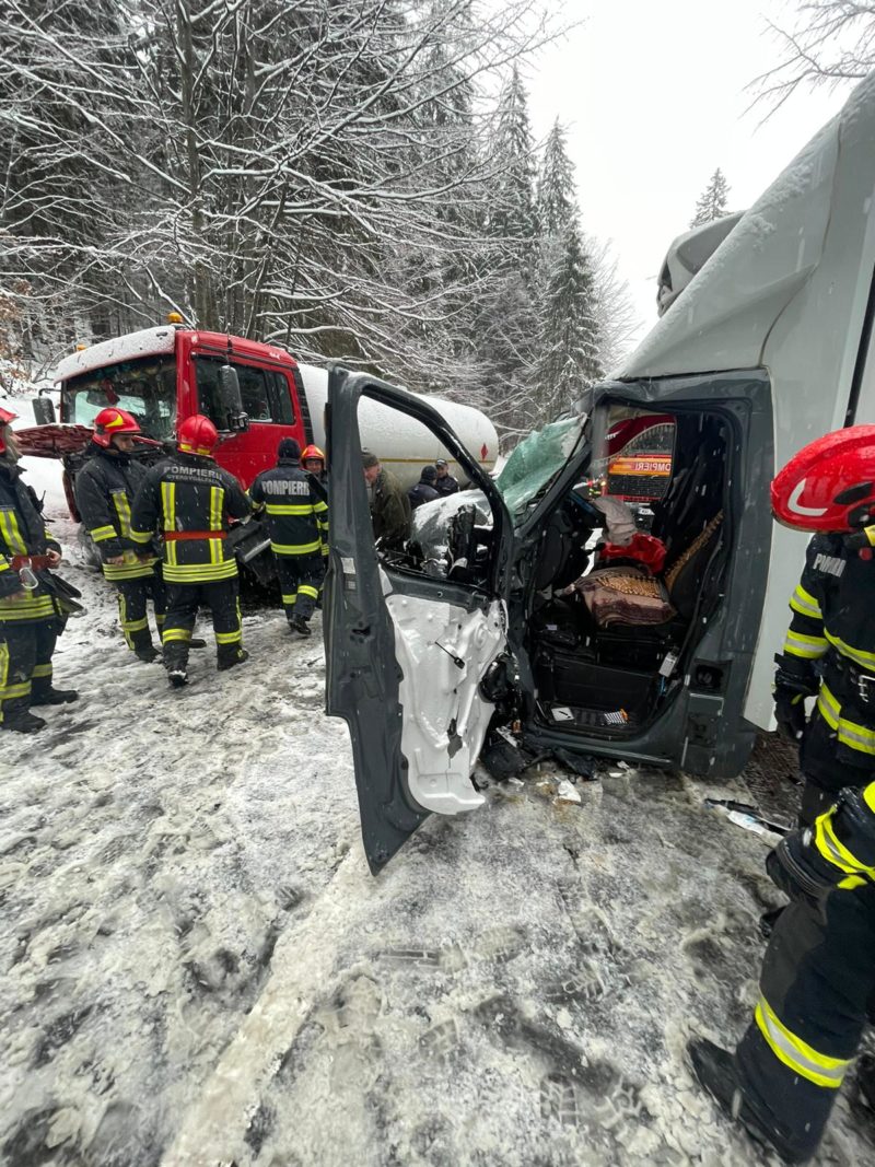 Accident rutier pe DN13B, în zona Vârfului Bucin Accident rutier pe DN13B, în zona Vârfului Bucin