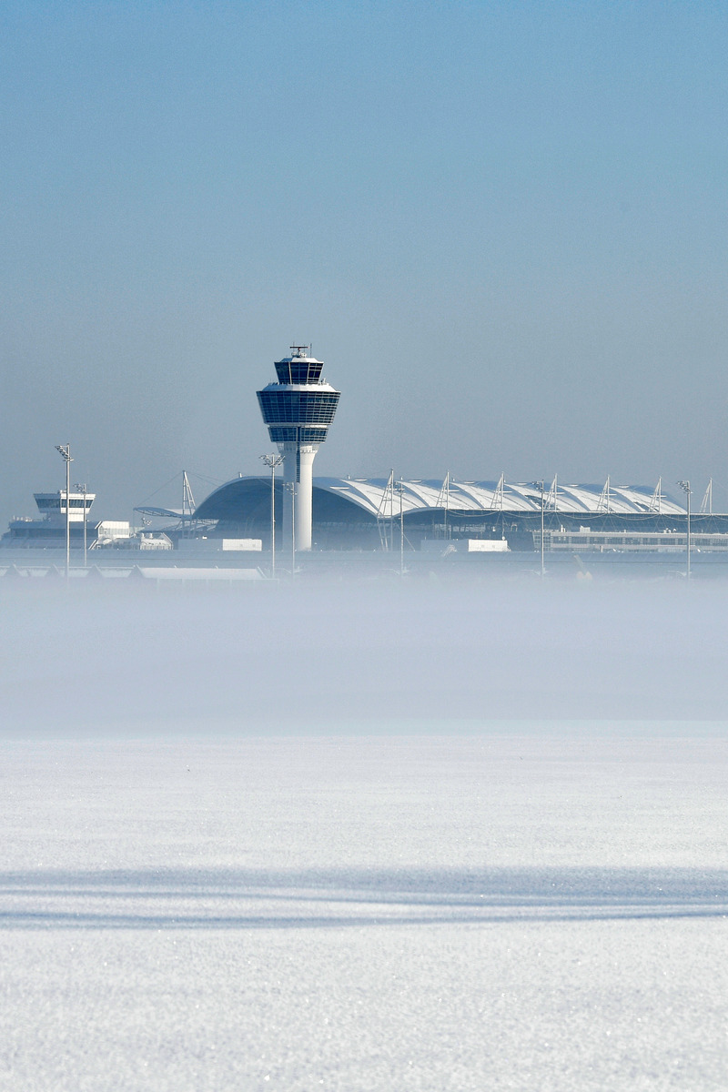 Aeroportul din München şi-a anulat temporar zborurile din cauza ninsorilor Aeroportul din München şi-a anulat temporar zborurile din cauza ninsorilor