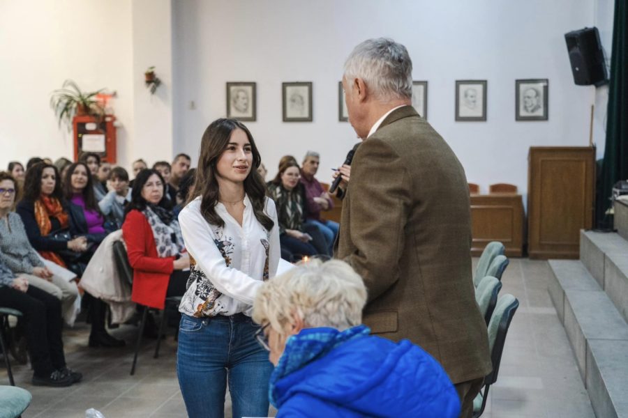 Peste 460 de elevi şi 250 de cadre didactice – premiaţi pentru rezultatele obţinute la concursurile judeţene, în Covasna