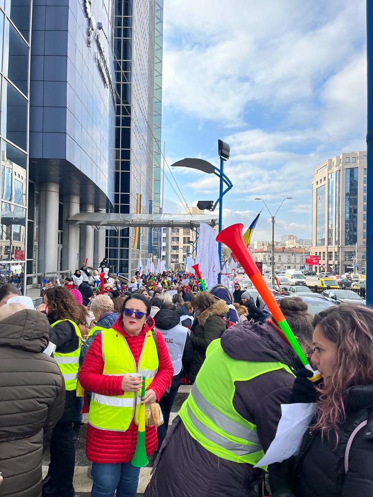 UPDATE: Sindicatul Național al Grefei Judiciare protestează astăzi, de la ora 12.00