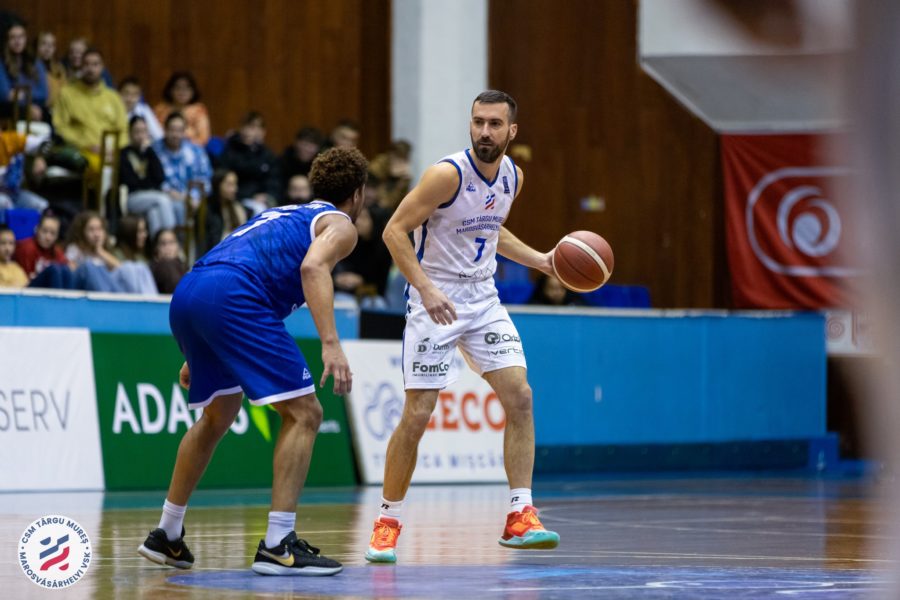 Baschetbaliștii mureșeni au încheiat anul cu o victorie