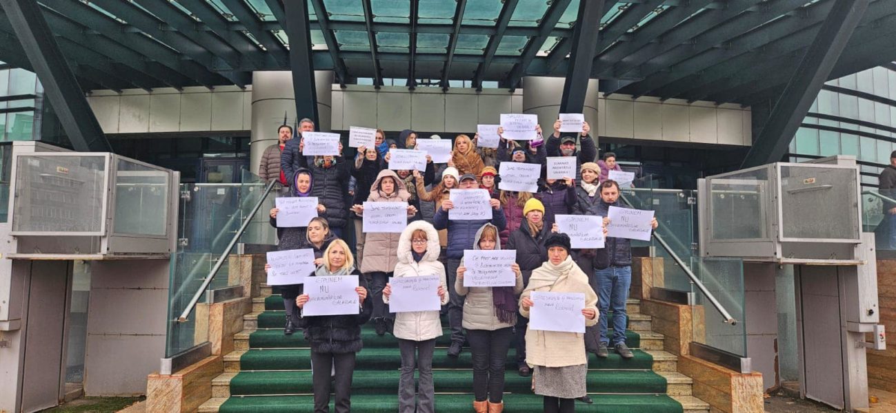 Protest al angajaţilor Direcţiei pentru Cultură, nemulţumiţi de nivelul salariilor şi de blocarea posturilor