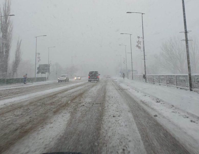 Întreaga ţară se află sub avertizări de vreme severă de ieri la prânz