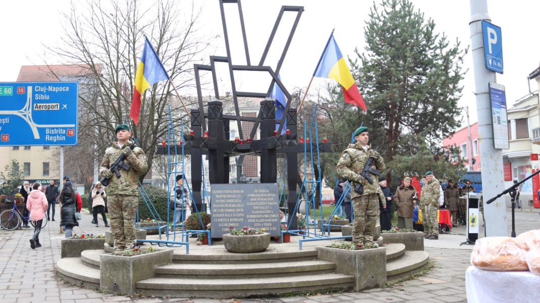 Ceremonie de comemorare a eroilor martiri căzuți în 21 decembrie 1989 la Târgu Mureș Ceremonie de comemorare a eroilor martiri căzuți în 21 decembrie 1989 la Târgu Mureș