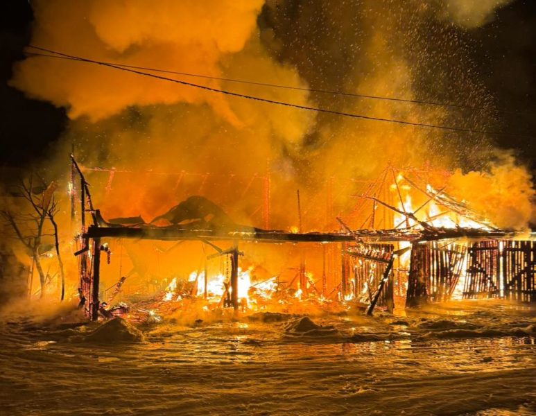Opt persoane evacuate în urma unui incendiu produs în Harghita