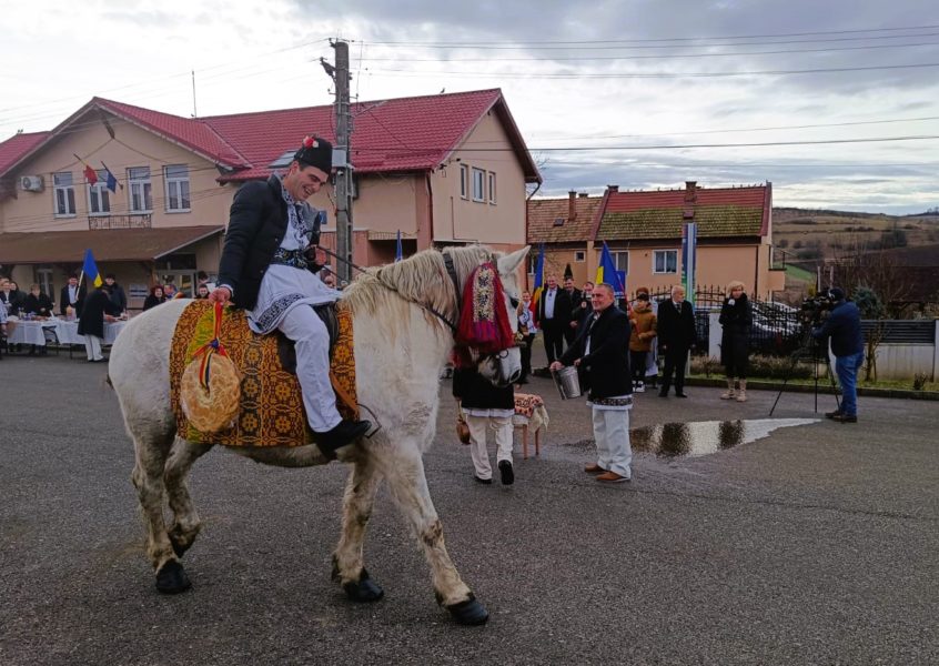 Balul Ionilor la Lunca Tecii