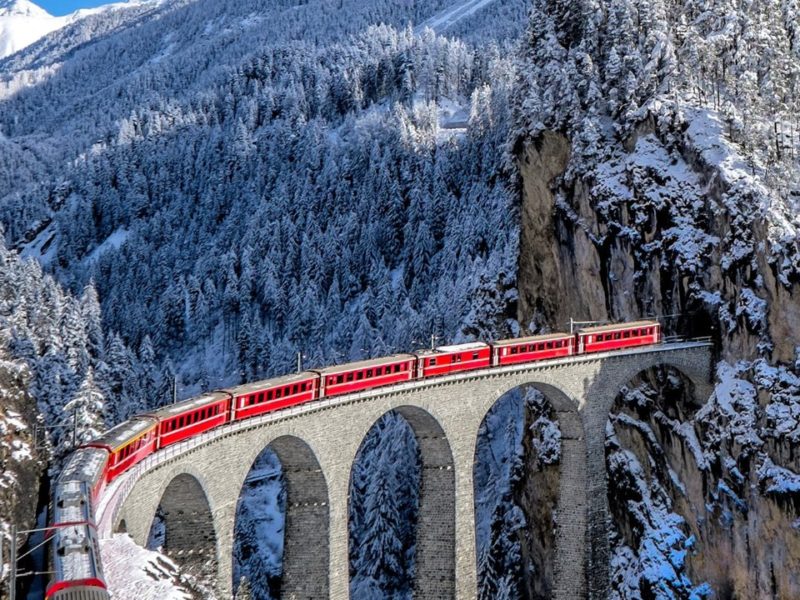 Peste 1.400 de tineri români, inclusiv brașoveni, vor călători gratuit cu trenul în Europa, prin programul DiscoverEU