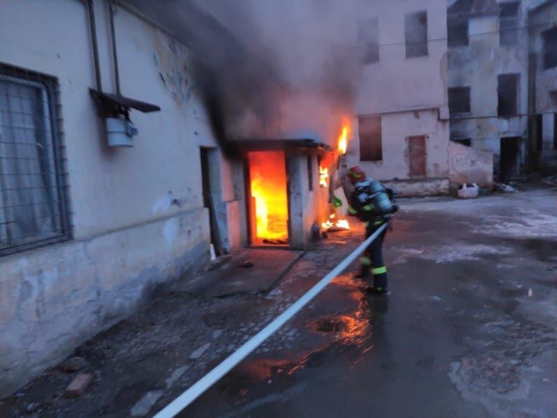 Incendiu violent la o casă din Târgu Mureș