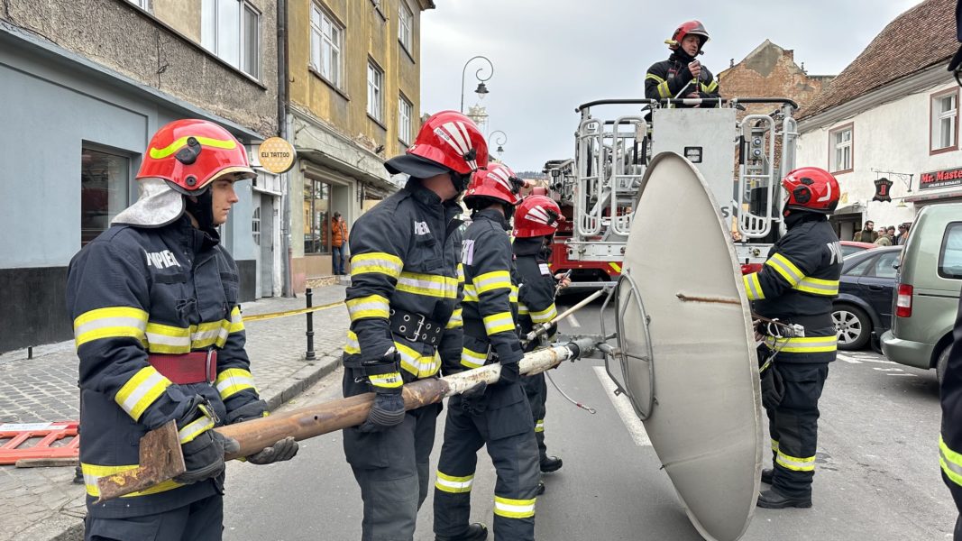 Peste 250 de intervenţii ale pompierilor braşoveni, în minivacanţa de Revelion