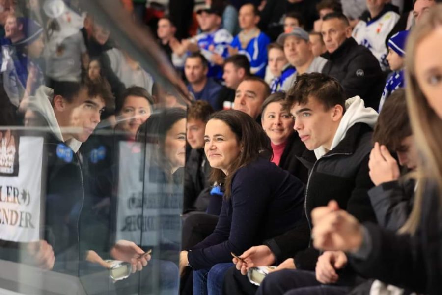 Ciucanii, susținuți din tribune de președinta Ungariei, au învins Brașovul la hochei Ciucanii, susținuți din tribune de președinta Ungariei, au învins Brașovul la hochei