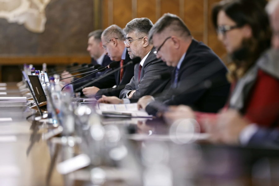 Guvernul a adoptat OUG prin care pensionarii vor beneficia în continuare de tichete sociale şi medicamente compensate