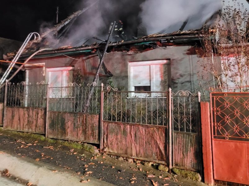 Incendiu la o locuință din Sângeorgiu de Mureș Incendiu la o locuință din Sângeorgiu de Mureș