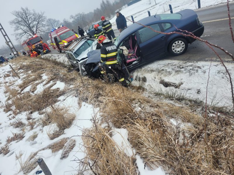 Accident cu 3 victime la Săcădat Accident cu 3 victime la Săcădat