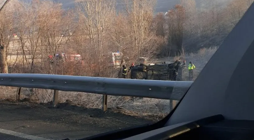 Sibiu: Patru persoane rănite într-un accident pe DN 14, între Şura Mare şi Slimnic Sibiu: Patru persoane rănite într-un accident pe DN 14, între Şura Mare şi Slimnic